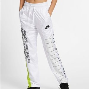 Nike Sportswear NSW Womens Woven Trackpants N19